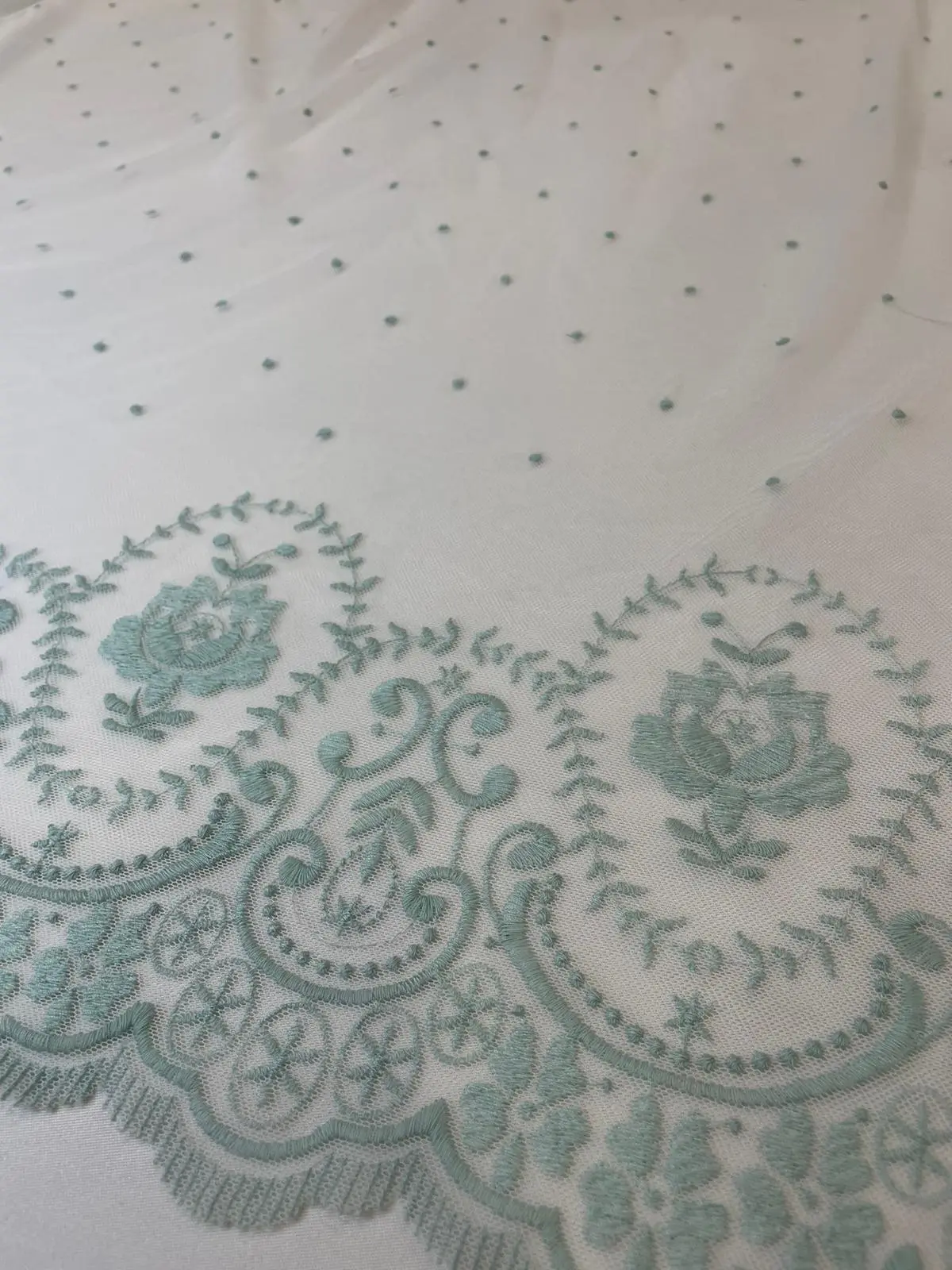 tela-tul-bordado-verde-plumeti-1
