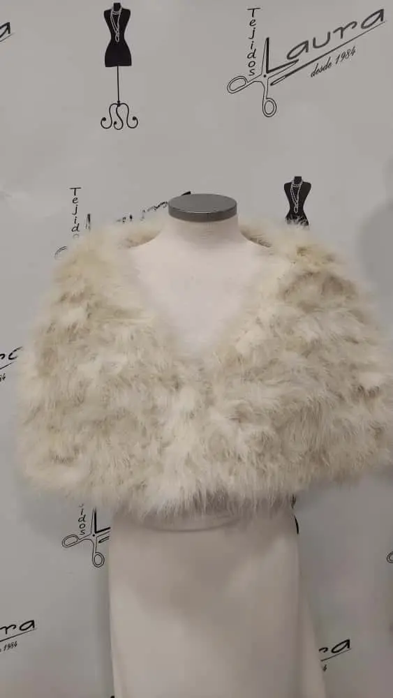 estola-blanca-plumas-sintetica