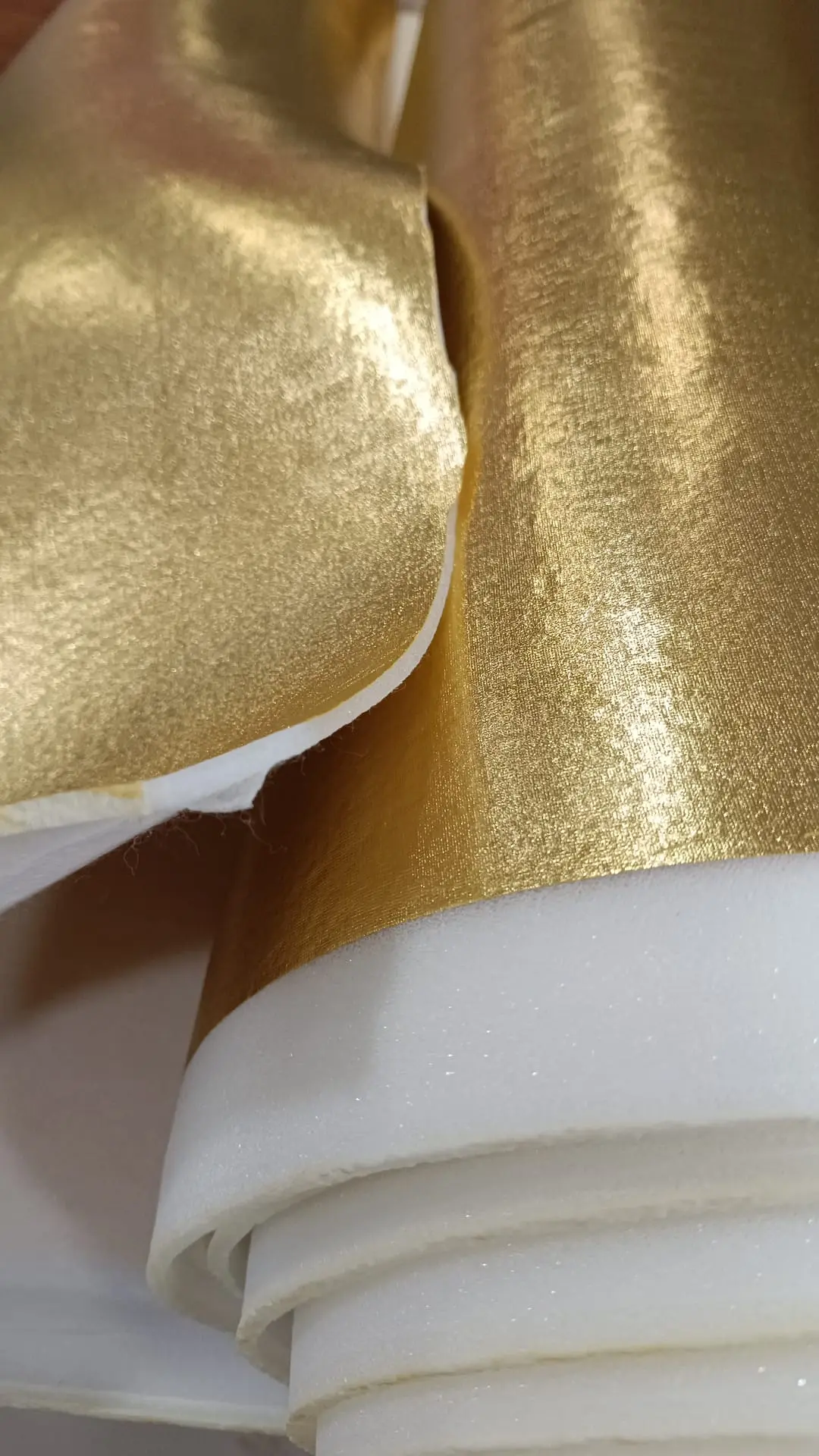 tela-foam-oro-dorado