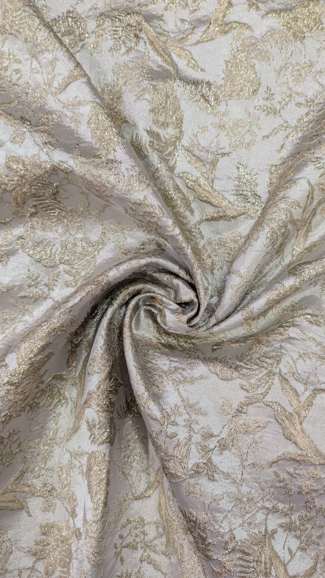 tela-brocado-tejido-jacquard-gris-oro-dorado