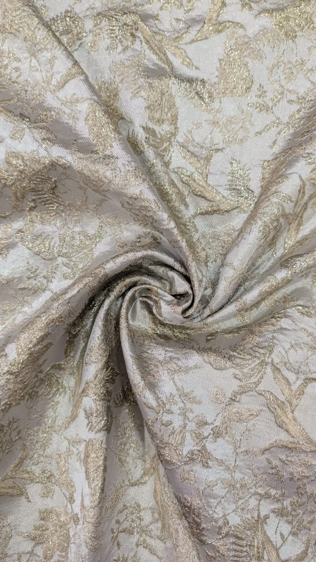 tela-brocado-tejido-jacquard-gris-oro-dorado
